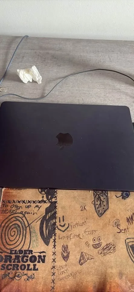 MacBook Air 16GB M4 image indicator(2)