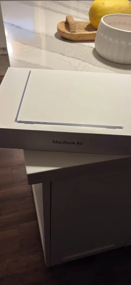 MacBook Air 16GB M4 image indicator(4)