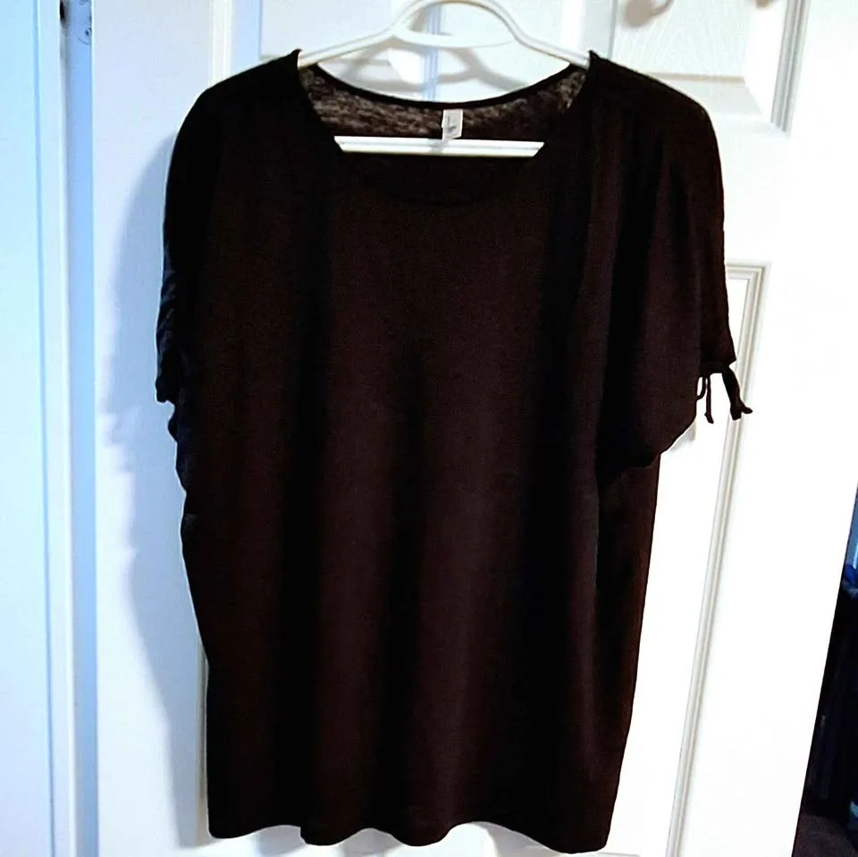 NEW Denver Hayes black t-shirt - size XL image indicator(2)