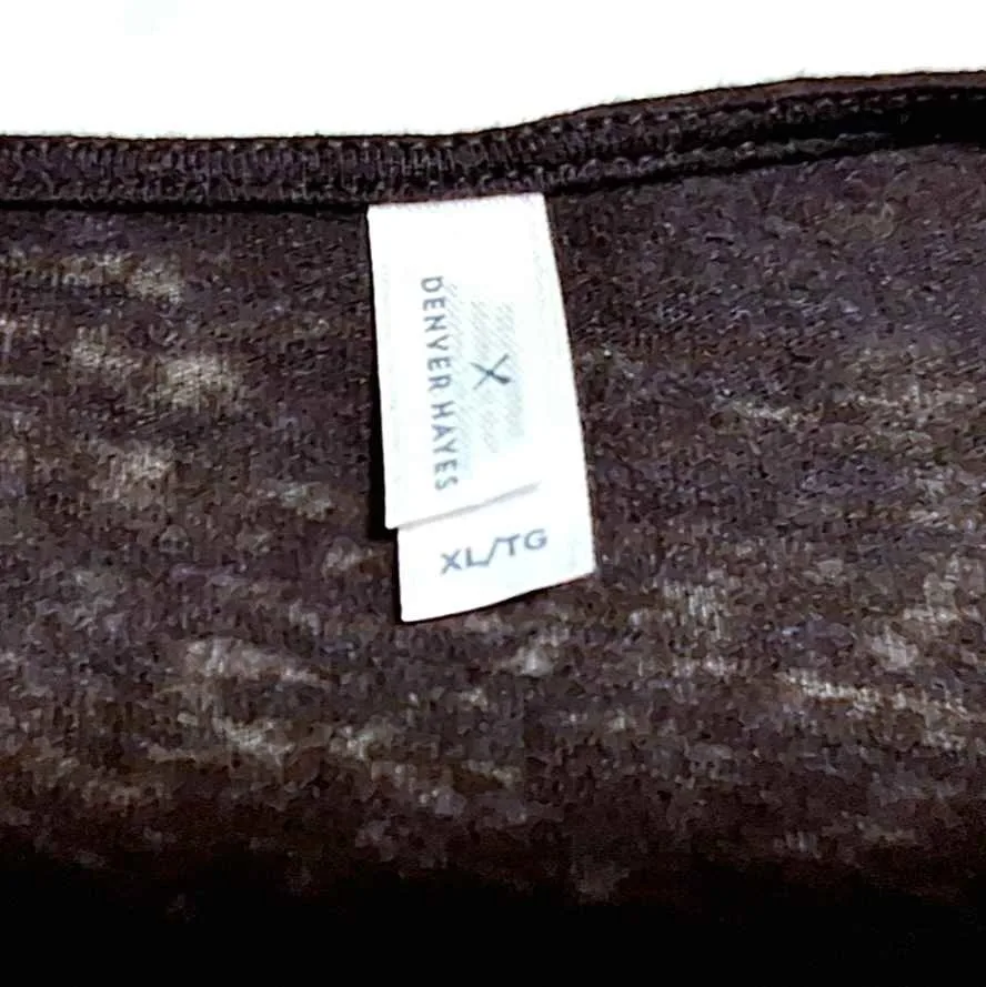 NEW Denver Hayes black t-shirt - size XL image indicator(6)