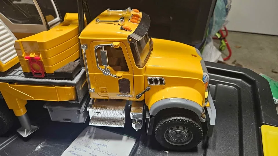 Crane, cement mixer, garbage truck image indicator(4)