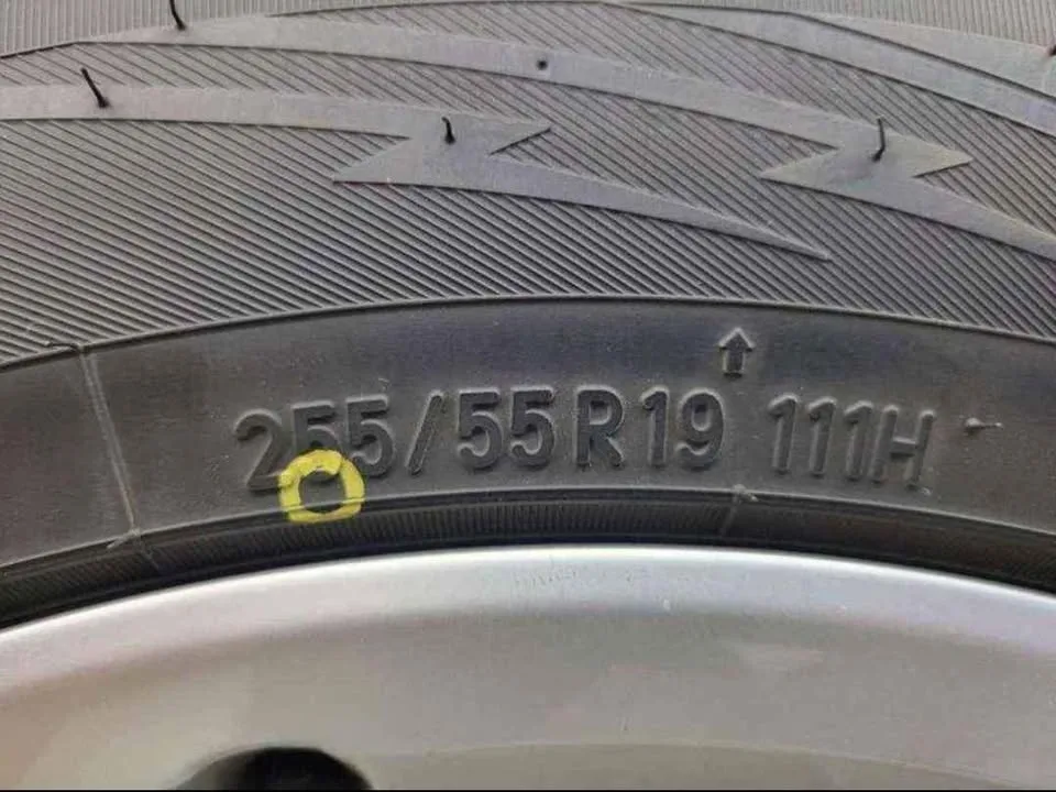 Audi Q7 rims and Toyo winter tires image indicator(2)