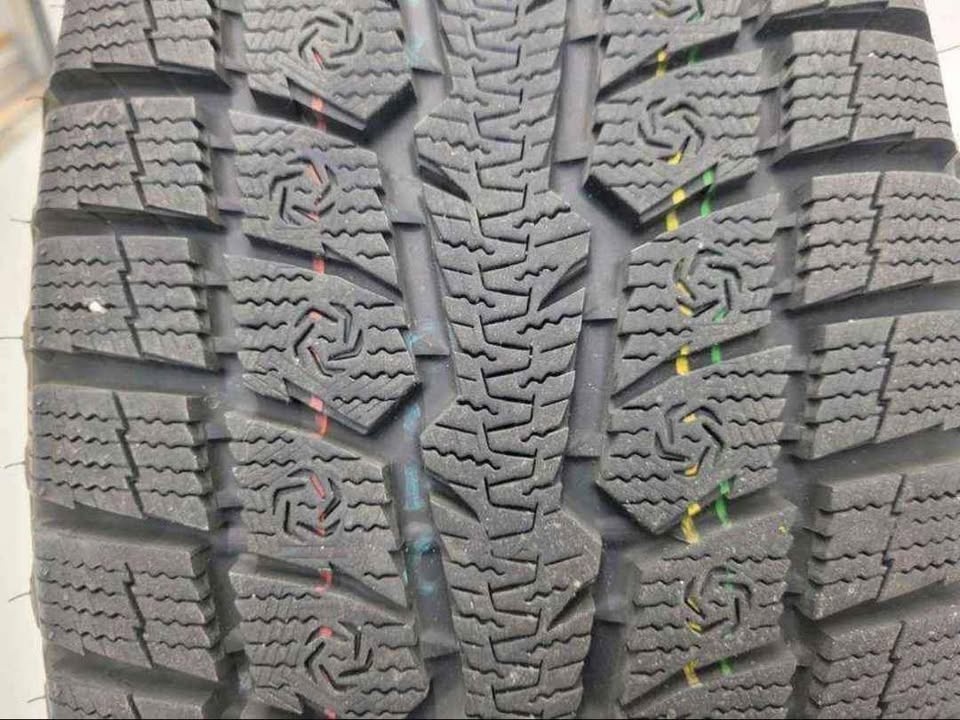 Audi Q7 rims and Toyo winter tires - photo 3