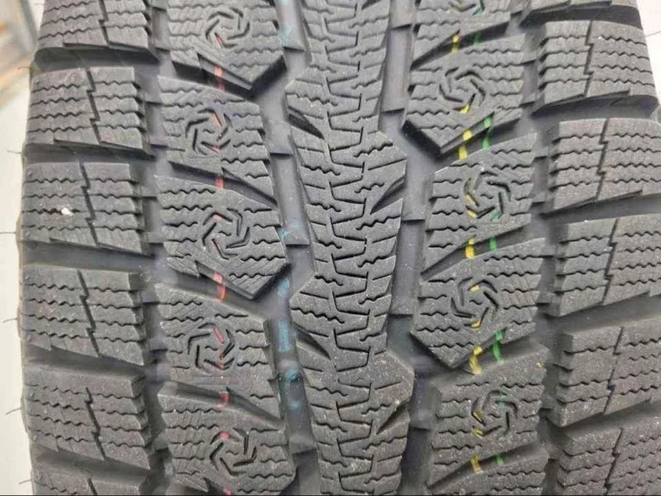 Audi Q7 rims and Toyo winter tires image indicator(3)