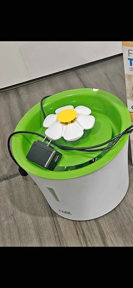 Cat water fountain
