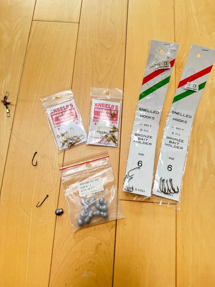 Fish Snelled Hooks, Angelo’s Swivels & Split Shot image indicator(2)