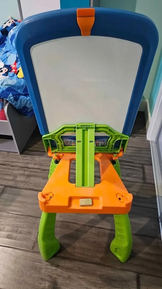 Light-up dry-erase board and chalkboard image indicator(2)