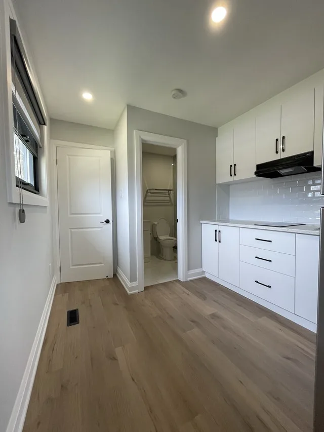 North York 1 bed, 1 Kitchen, 1 Bath image indicator(5)