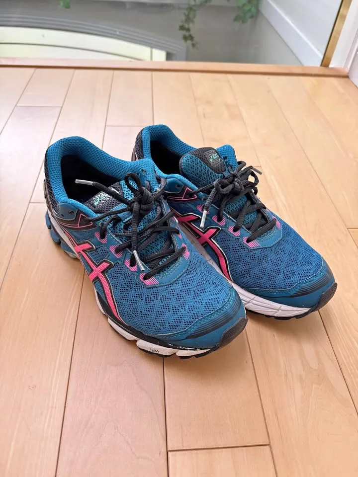 Asics Women’s Runners Goretex GT-1000 - Size 9.5 thumbnail
