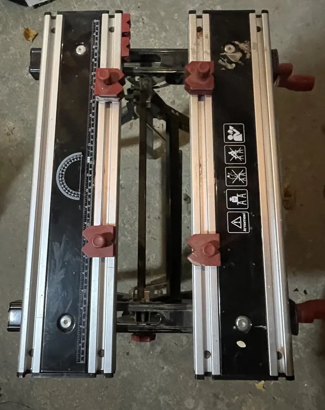 Portable Workbench with Sliding Clamps and Vice image indicator(2)