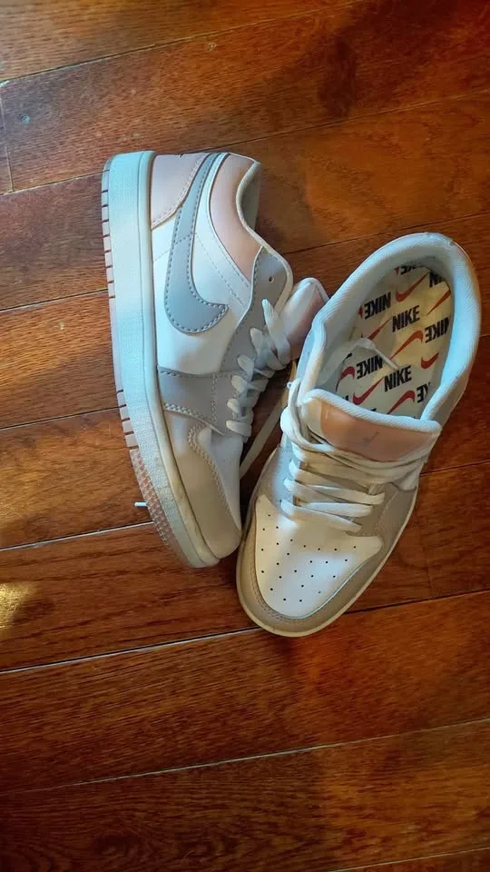 Air Jordan shoes size 7y fits 8.5 women