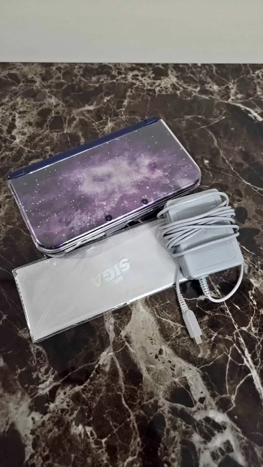 Rare Modded Nintendo New 3DS XL Galaxy - 128gb SD