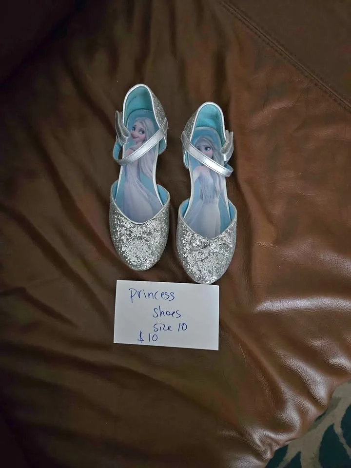 Size 10 / 11 healed sparkle princess shoes