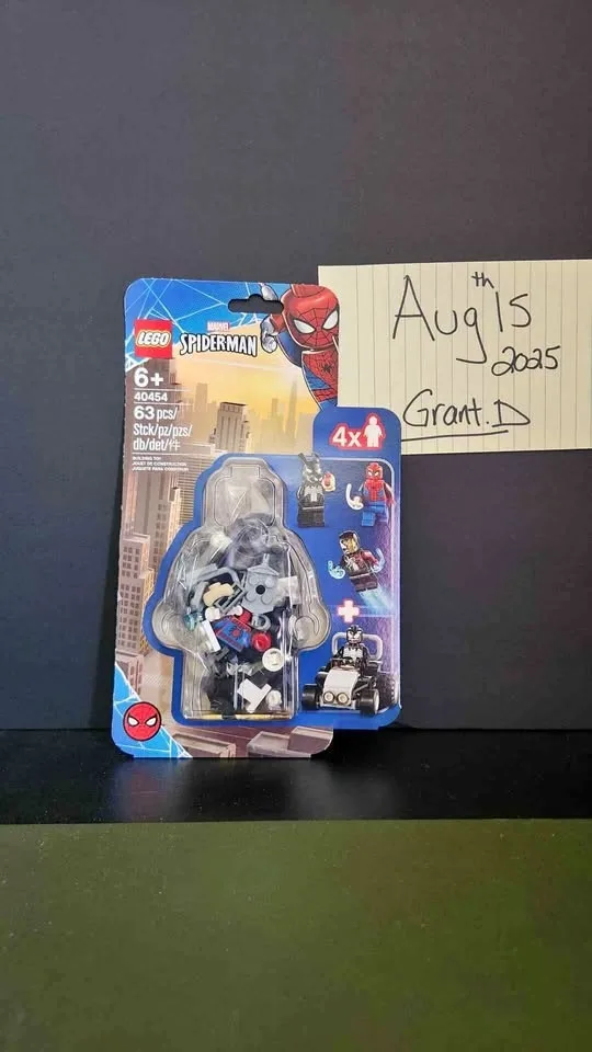 Lego Spiderman vs Venom and Iron Venom 40454