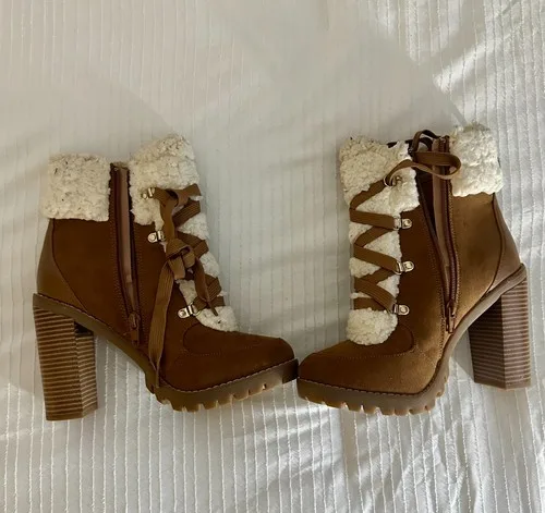 BCBGeneration Paloma Sherpa Lace Up Heeled Boots 9M image indicator(2)