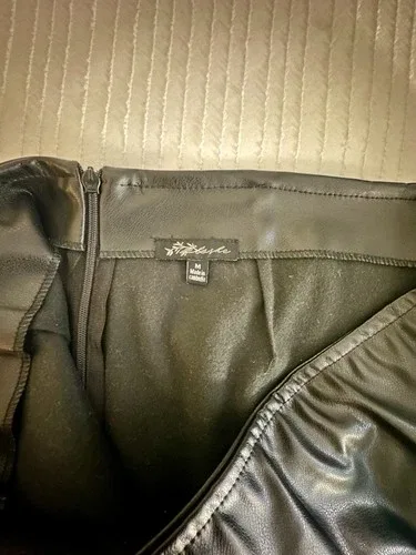 Black Faux Leather Mini Skirt M – Sleek High-Waist Night Out / C image indicator(3)