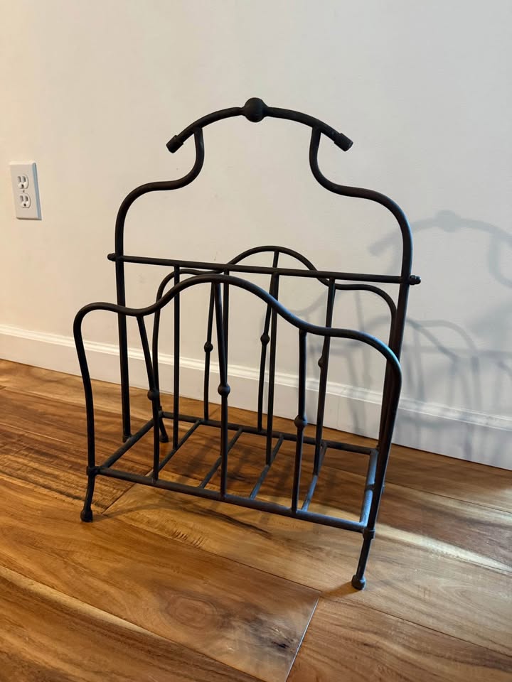 Metal magazine rack - photo 2