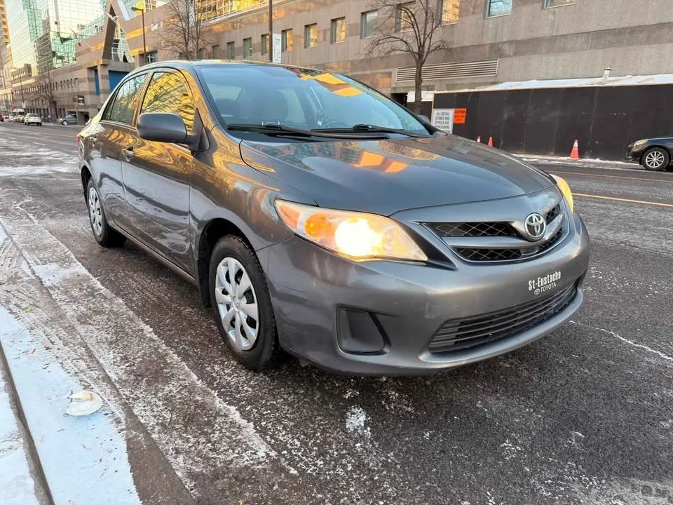 2011 Toyota Corolla image indicator(2)