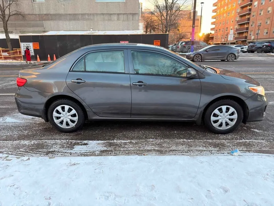 2011 Toyota Corolla image indicator(4)