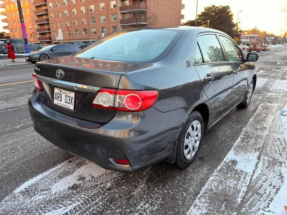 2011 Toyota Corolla image indicator(5)