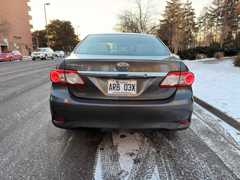 2011 Toyota Corolla image indicator(6)