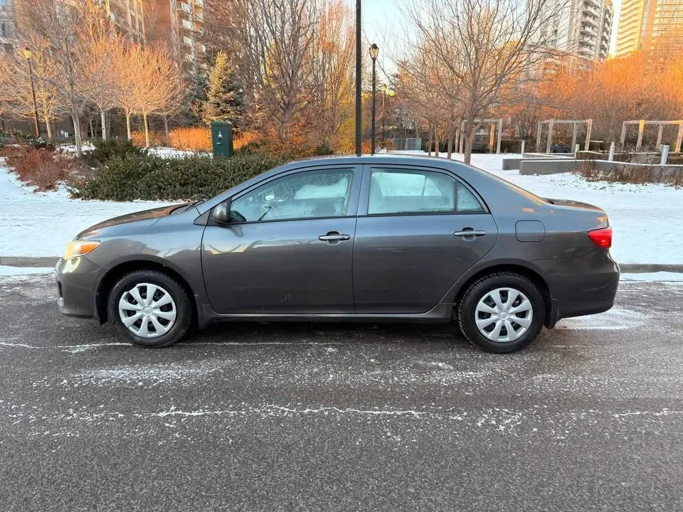 2011 Toyota Corolla image indicator(8)