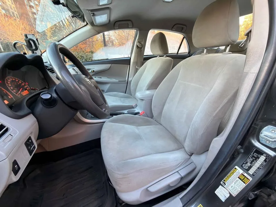 2011 Toyota Corolla image indicator(9)