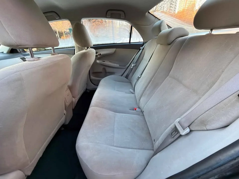 2011 Toyota Corolla image indicator(10)