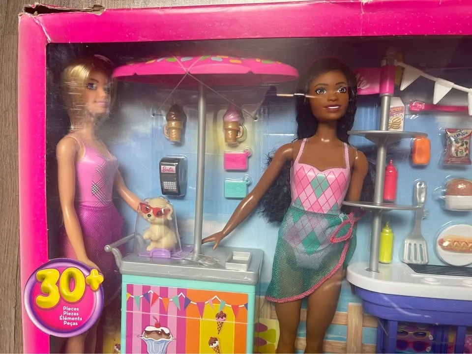 Barbie Dolls Playset 30+ pieces image indicator(2)