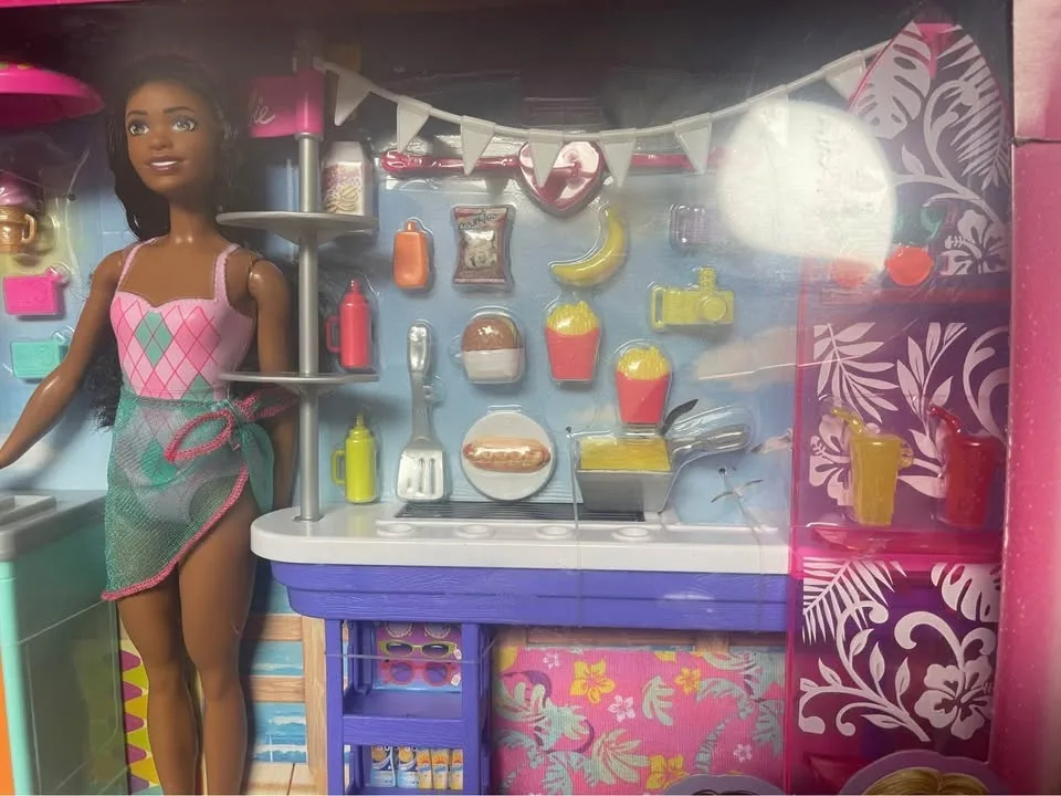 Barbie Dolls Playset 30+ pieces image indicator(3)