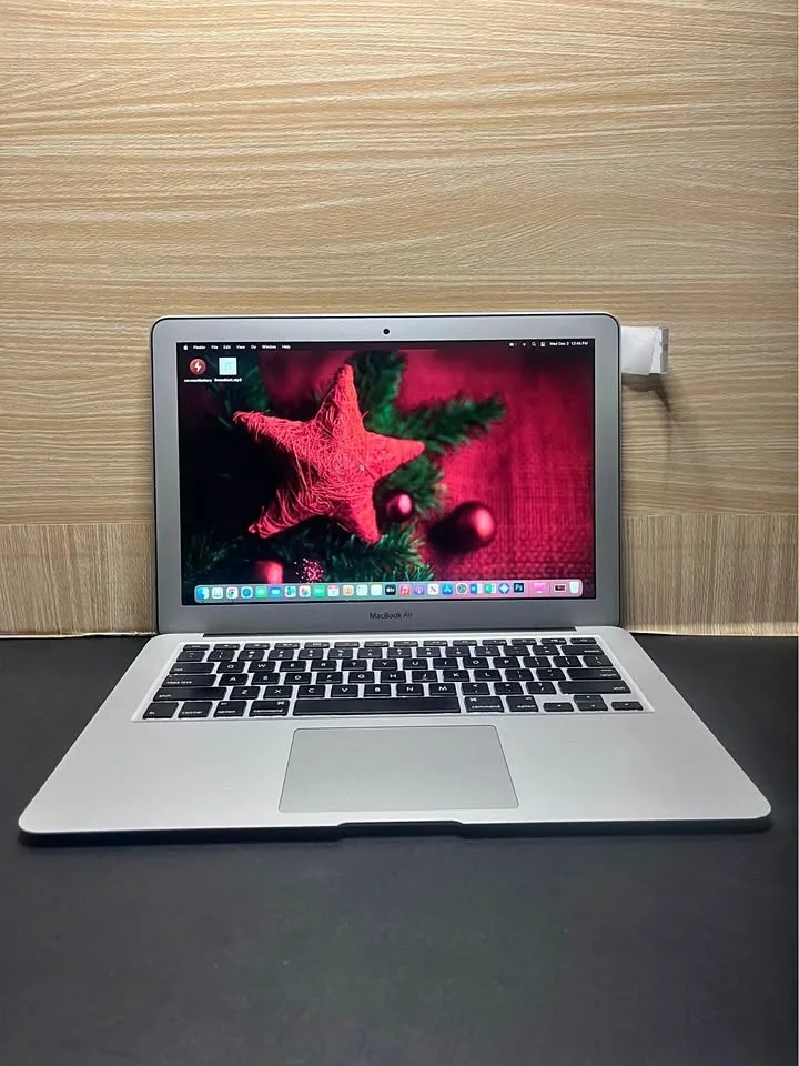 Like New Apple MacBook Air 13"