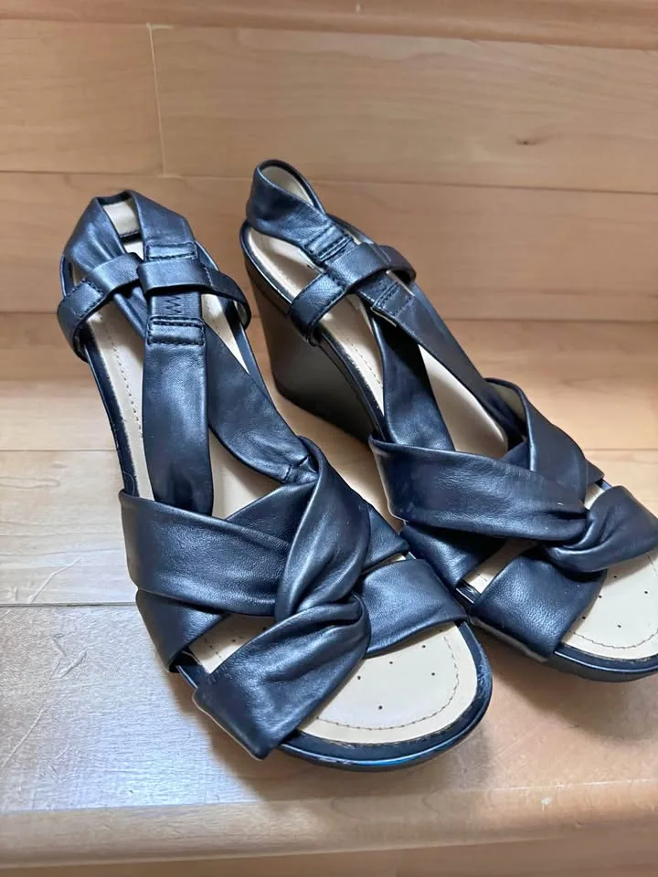 Geox Strappy Leather Heeled Sandals - Size 9 thumbnail