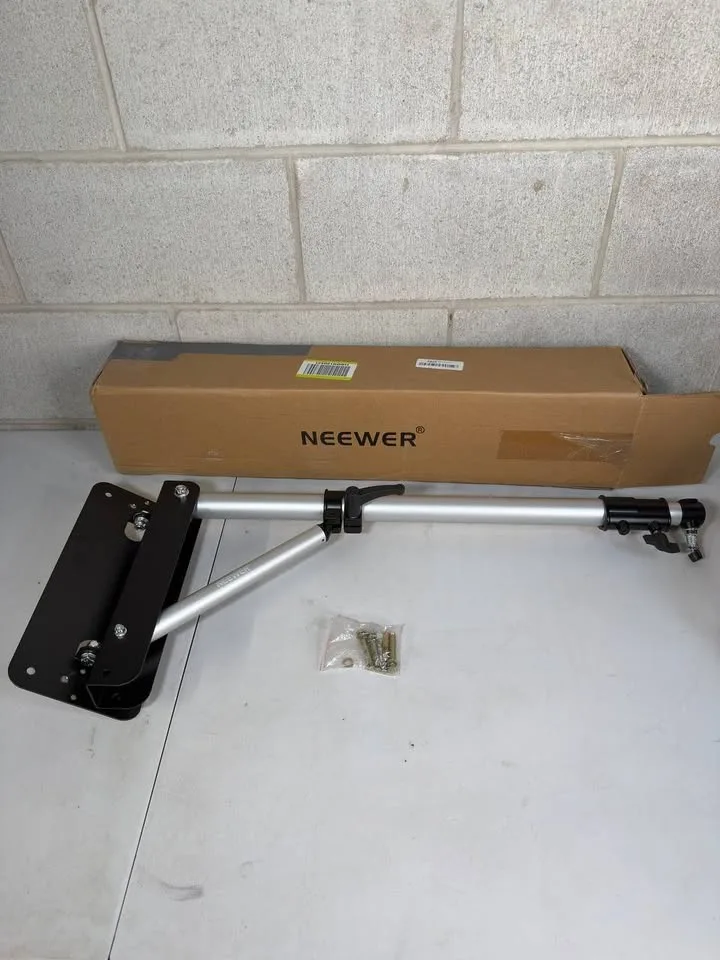 Neewer Wall Mounting Triangle Boom Arm for Strobe Light image indicator(3)