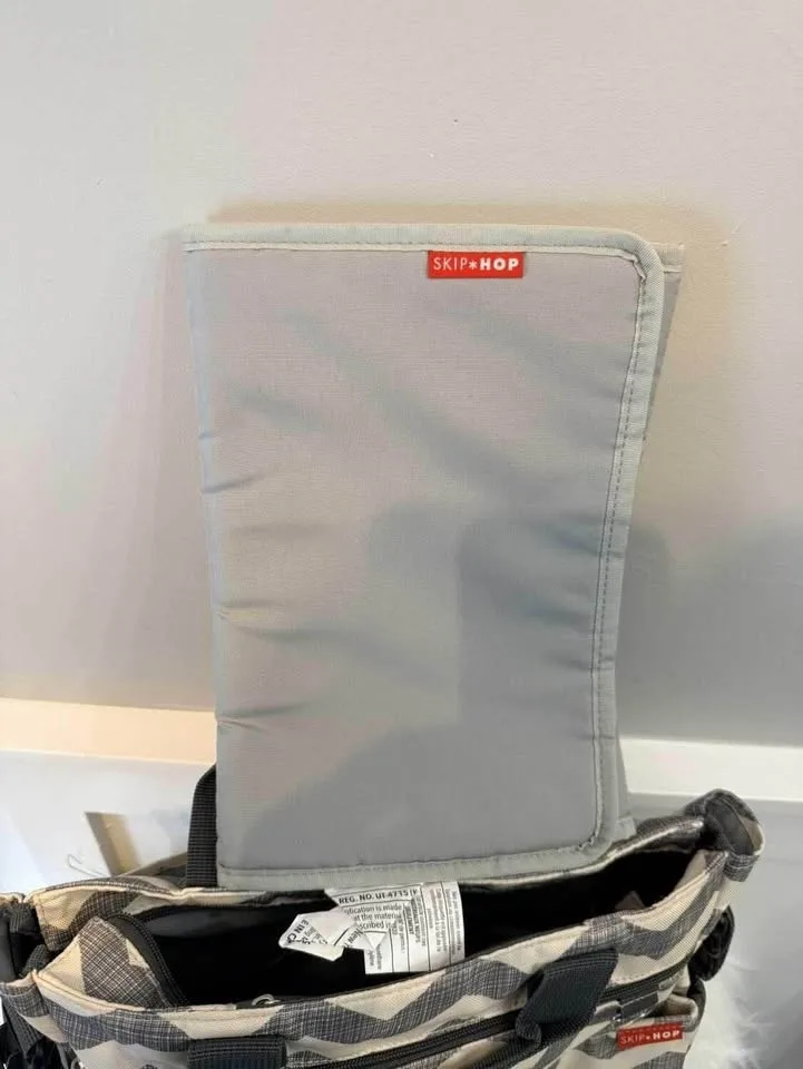 Skip Hop Duo Signature Diaper Bag image indicator(3)