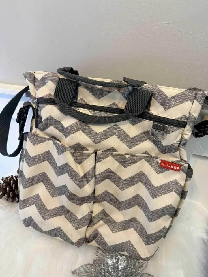 Skip Hop Duo Signature Diaper Bag image indicator(4)