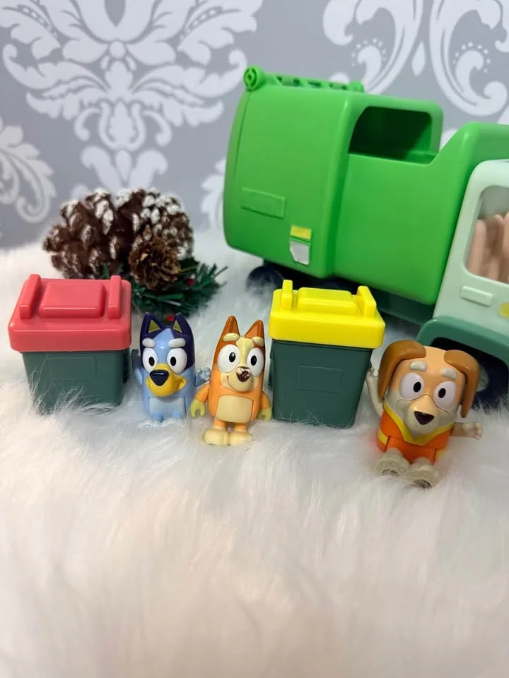 Bluey Garbage Truck Playset image indicator(3)