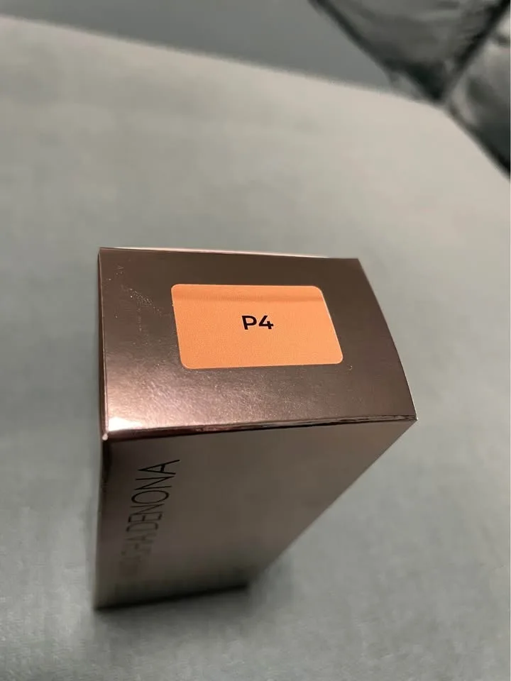 NATASHA DENONA HY-GLAM Foundation image indicator(2)