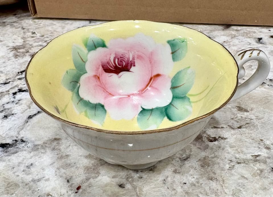 Shafford Teacup - Japan - Rose on Yellow - photo 2