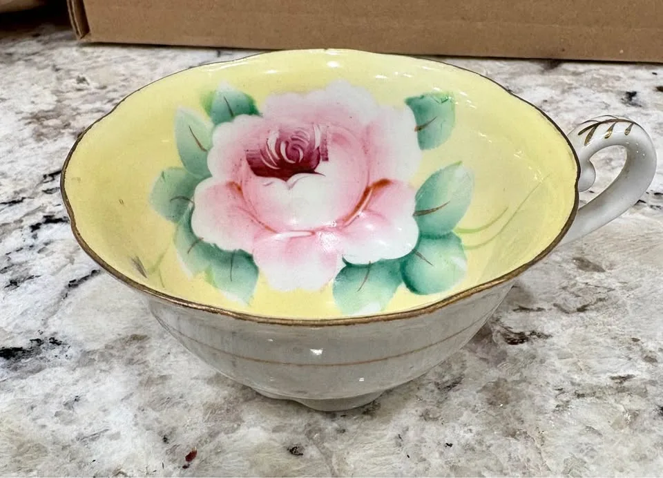 Shafford Teacup - Japan - Rose on Yellow image indicator(2)