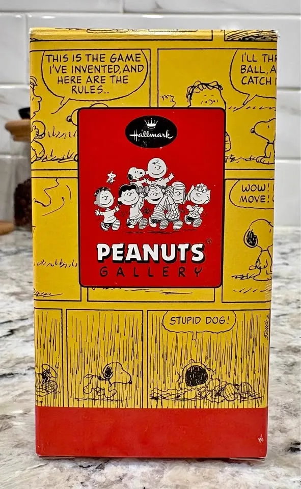 Peanuts - Linus - A Wise Man - Nativity Figure - Porcelain