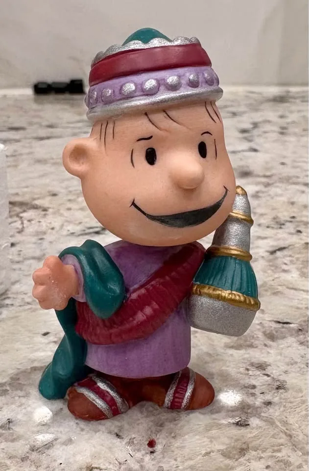 Peanuts - Linus - A Wise Man - Nativity Figure - Porcelain image indicator(2)