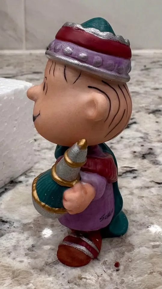 Peanuts - Linus - A Wise Man - Nativity Figure - Porcelain image indicator(5)