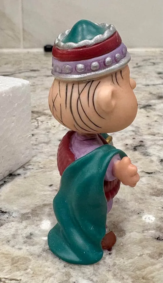 Peanuts - Linus - A Wise Man - Nativity Figure - Porcelain image indicator(7)