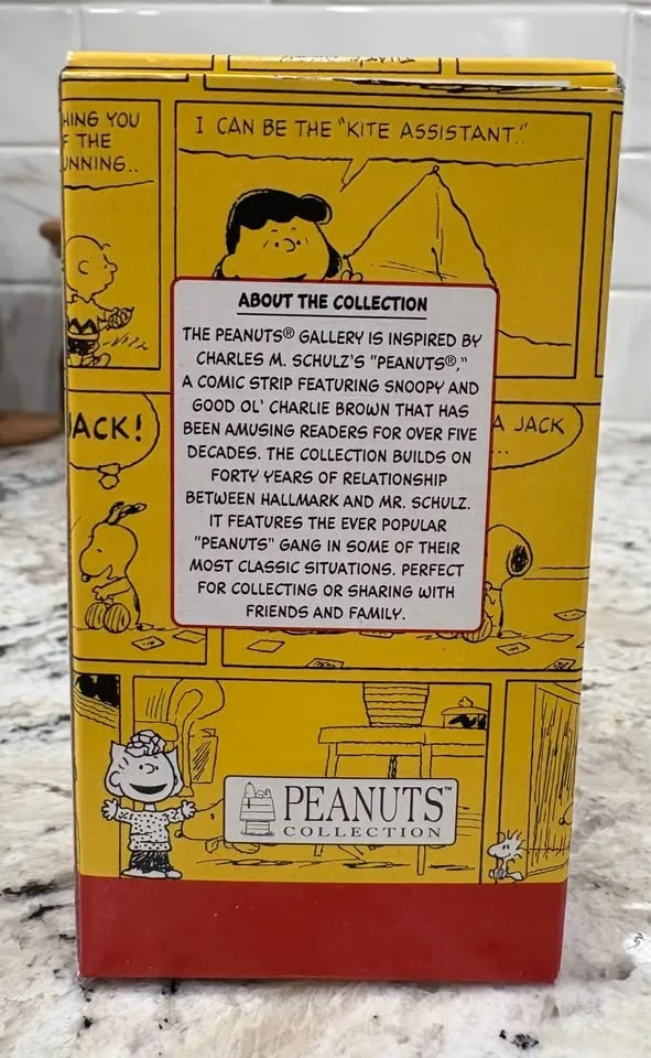 Peanuts - Linus - A Wise Man - Nativity Figure - Porcelain image indicator(9)