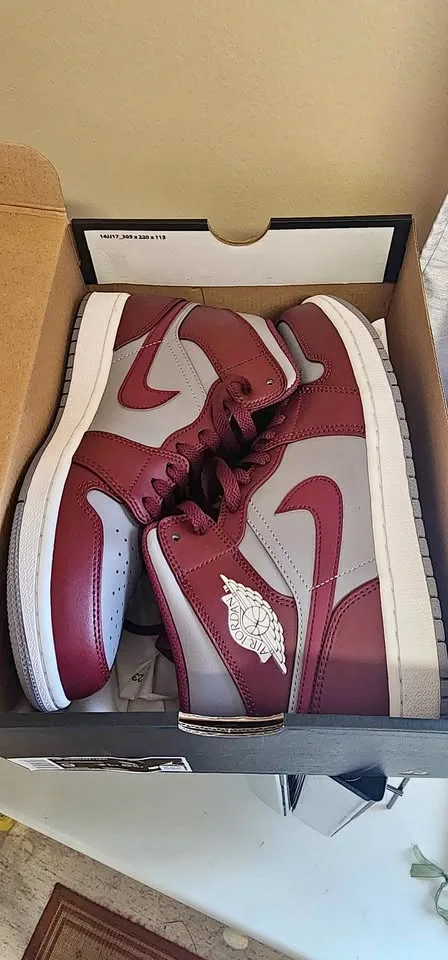 Nike Air Jordan 1 Retro High OG Lucky Green