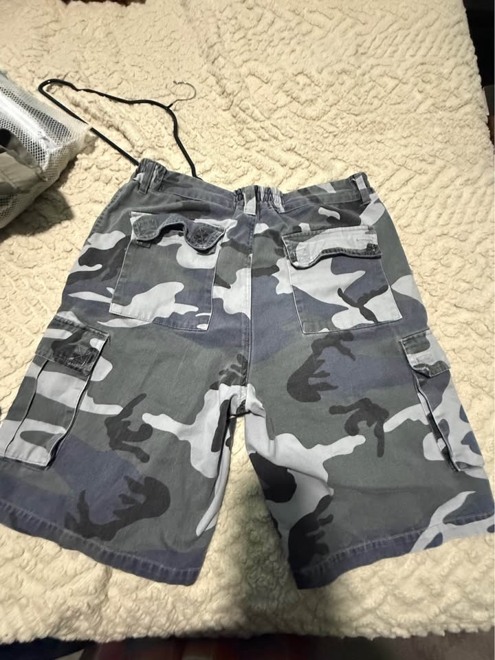 gray camo shorts - photo 2