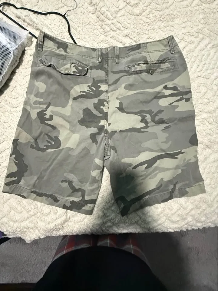 camo shorts image indicator(2)