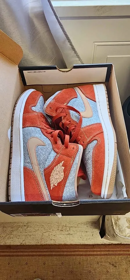 Jordan 1 Retro High OG Chicago Lost and Found