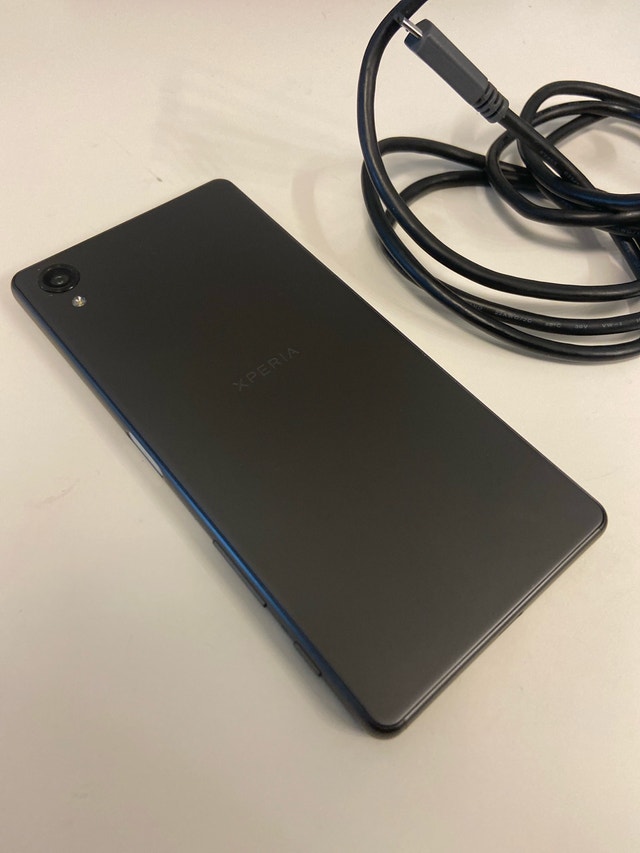 Sony XPERIA X unlocked - photo 2