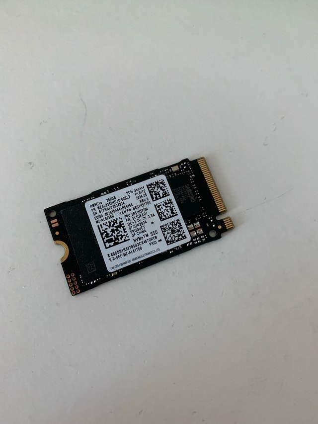 2242 NVME 256GB gen 4 Samsung